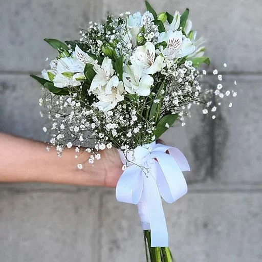 Ramo de novia con astromelias e isofila
